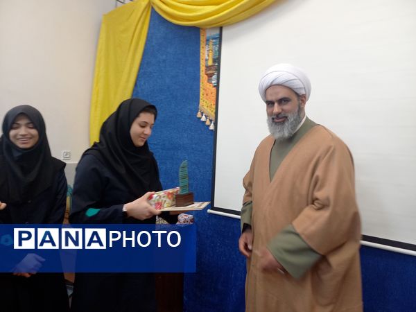 مراسم تقدیر از دانش‌آموزان دختر مقام‌آور  منطقه‌ای دوره دوم در رشته‌های قرآنی شهرستان ملارد