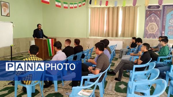 جلسه‌ مشاوره‌ای و توجیهی کنکور در دبیرستان معلم ساوجبلاغ