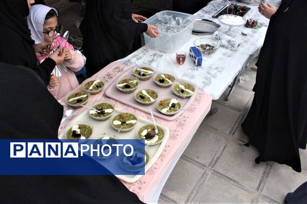 جلوه‌هایی از یادواره شهدا در دبستان استثنایی باغچه‌بان قم