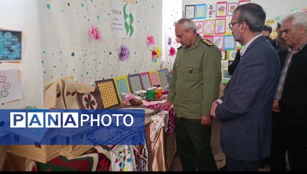 نمایشگاه ماها در دبیرستان فرزانگان