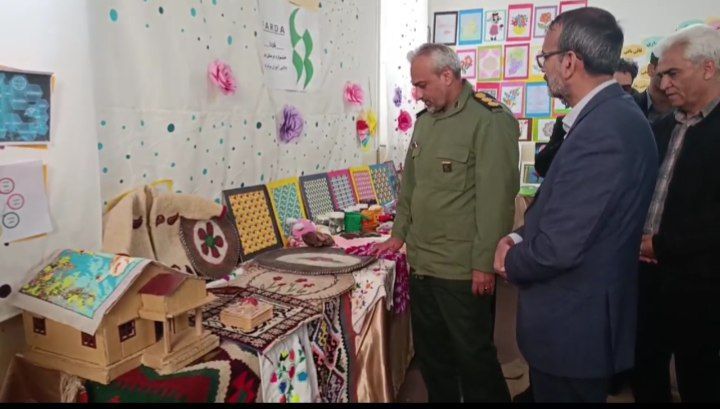 نمایشگاه ماها در دبیرستان فرزانگان