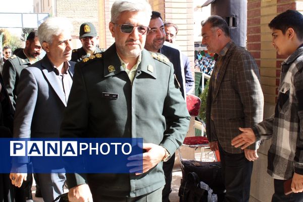 جوشش غیرت و همدلی دانش‌آموزان رباط‌کریم در مراسم وطن‌یار