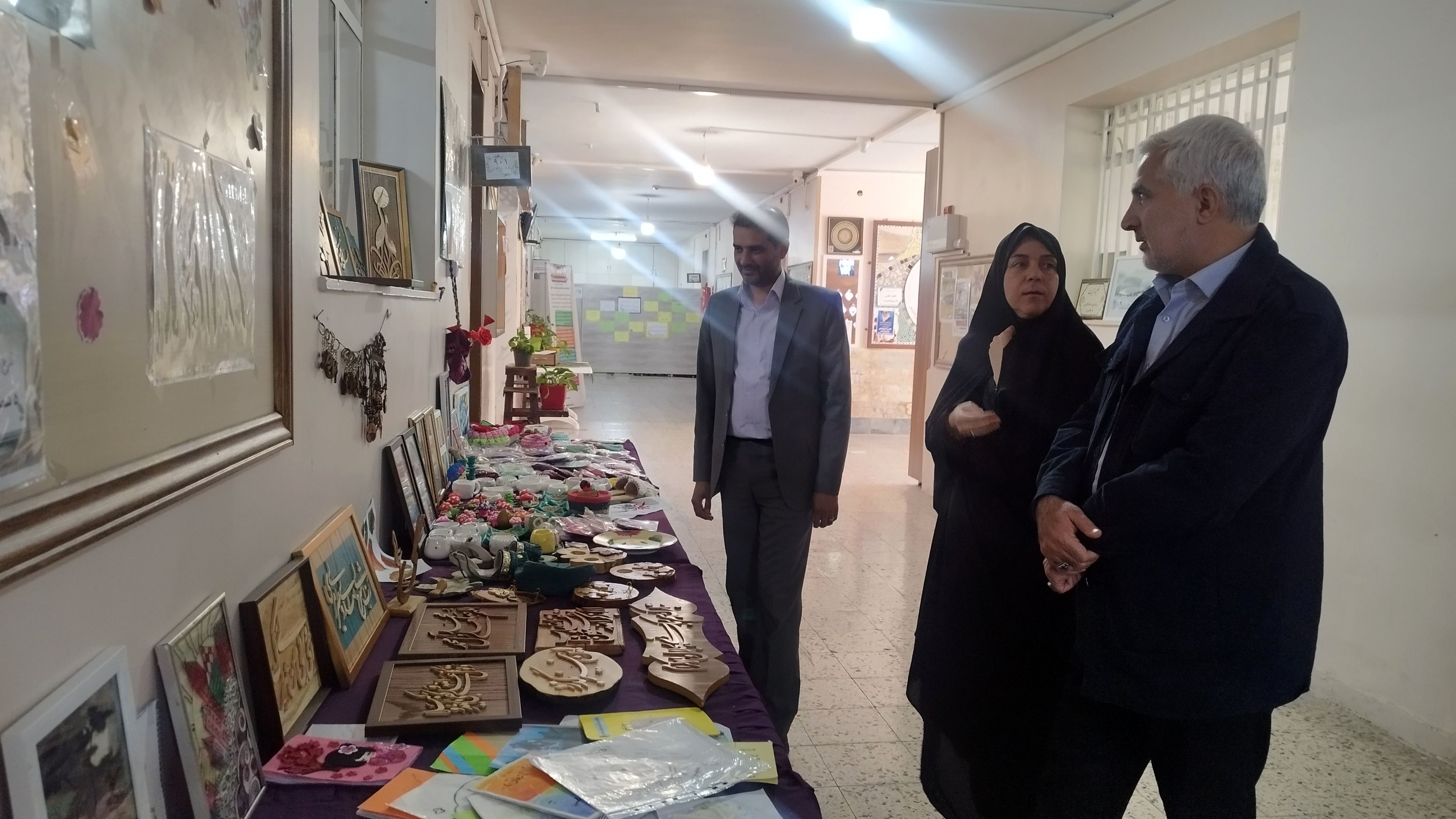 بازدید معاون آموزش متوسطه استان از دبیرستان شاهد تکتم ناحیه ۳ مشهد