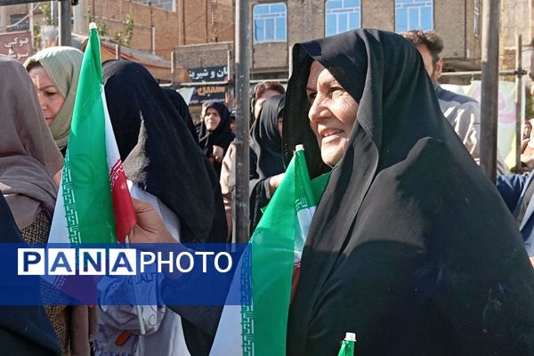  همایش بزرگ پیاده روی خانوادگی در نسیم‌شهر 