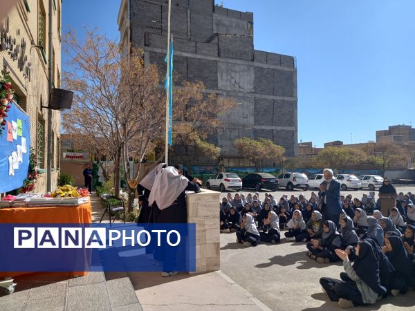 جشن روز دانش آموز در مدرسه نمونه وکیلی ۱۰ استاد شفیعی کدکنی
