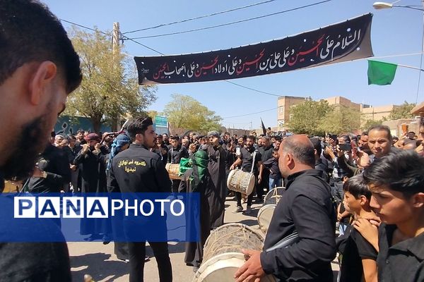 مراسم تعزیه‌خوانی و زنجیر زنی اربعین حسینی در روستای احمد‌آباد نیشابور 