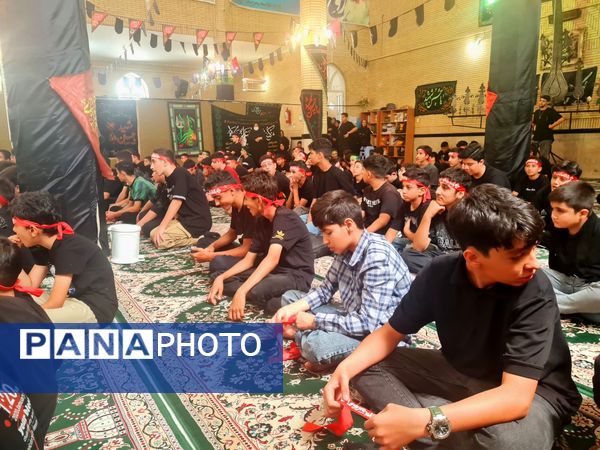 تجدید بیعت دانش‌آموزان ابهری با آرمان‌های عاشورا در سوگواره «احلی من العسل»