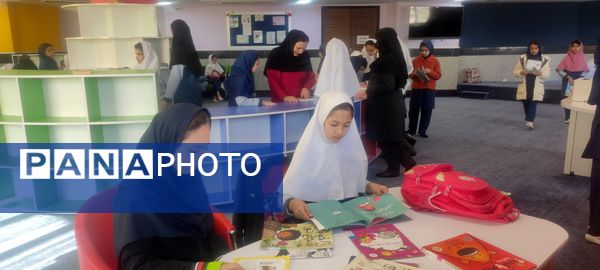 بازدید دانش آموزان مدرسه شهید خاقانی شیروان از کتابخانه اندیشه‌‌ در هفته کتاب و کتابخوانی