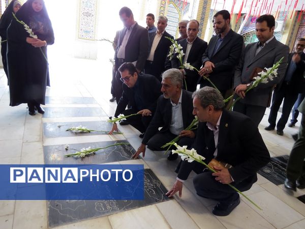 گلباران مزار شهدای دانش‌آموز و معلم در بجنورد