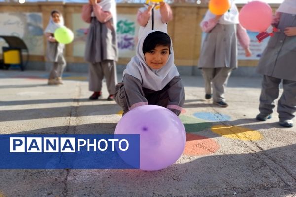 آزمایش ساخت ماشین بادکنکی در دبستان شاهد نرگس جاجرم