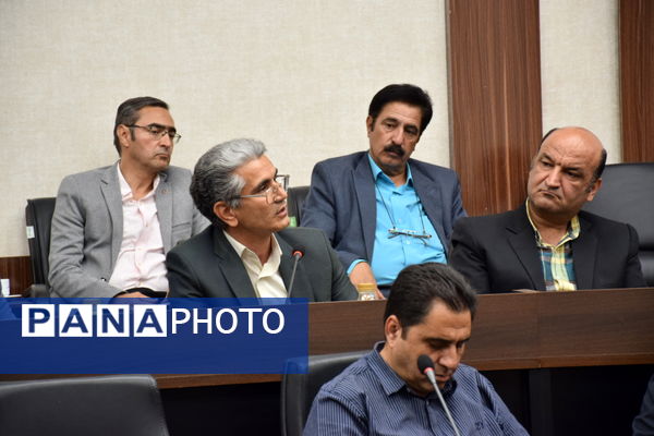 نشست هم‌اندیشی معاون استاندار با موسسان و مدیران مدارس غیردولتی تربت حیدریه 