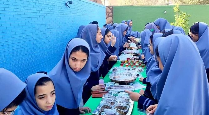 از نمایشگاه ذهن تا میز پذیرایی در دبیرستان سادات شهرستان زارچ 