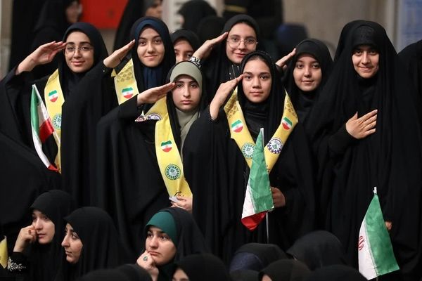 تجربه یک روز شیرین در دیدار نوجوانان با رهبری