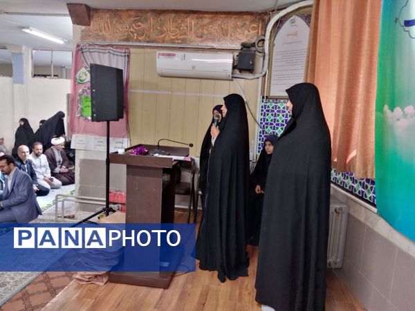 آیین نواخته شدن زنگ نماز در دبیرستان نجمه