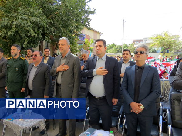نواختن زنگ اول مهر در مدرسه شهدا فرهنگی 
