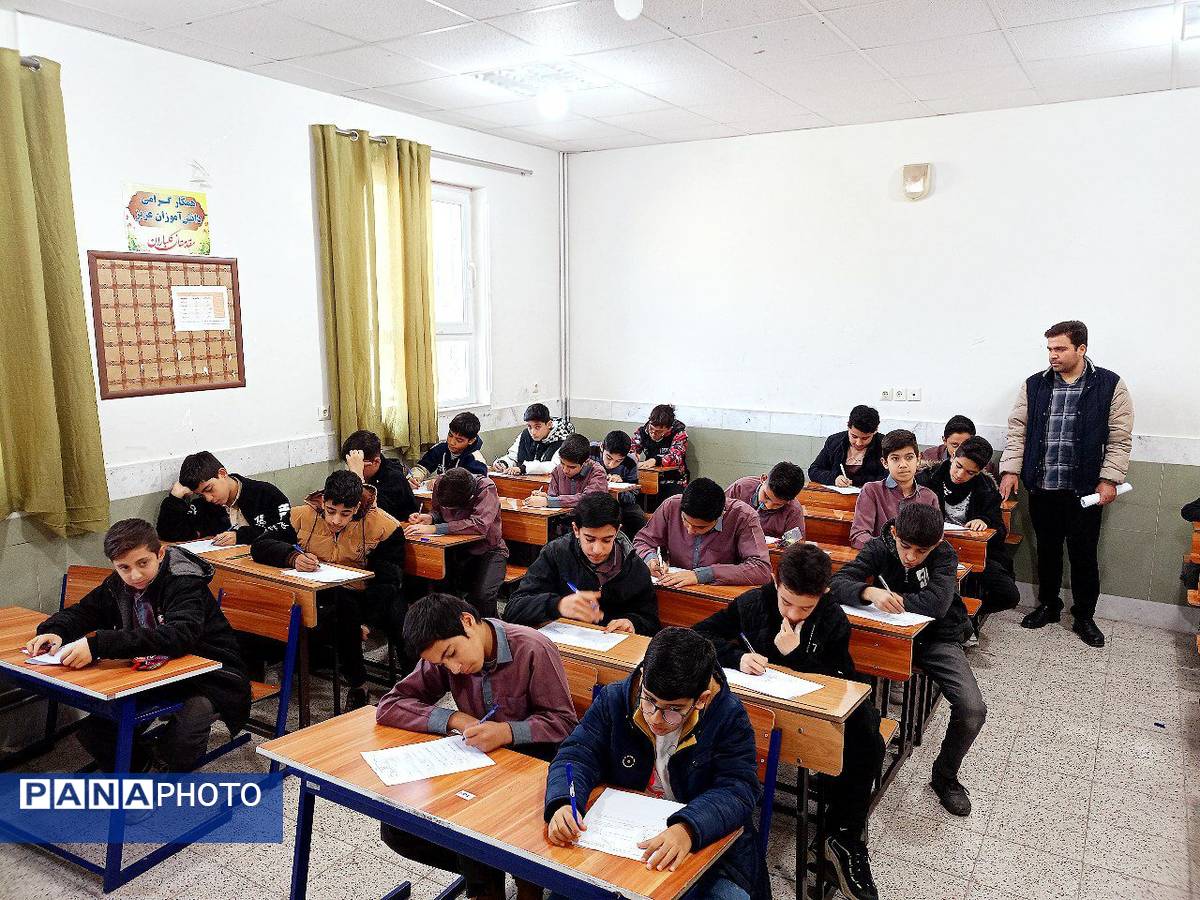 برگزاری امتحانات نوبت اول در دبیرستان میثاق کاشمر