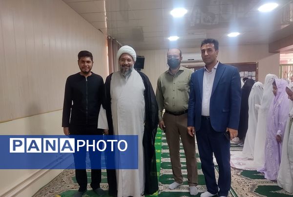 نماز جماعت ظهر و عصر به امامت امام جمعه حاجی‌‌آباد