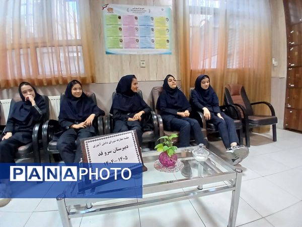 جلسه معارفه اعضای برگزیده شورای دانش آموزی دبیرستان میرزا جعفر سروقد 