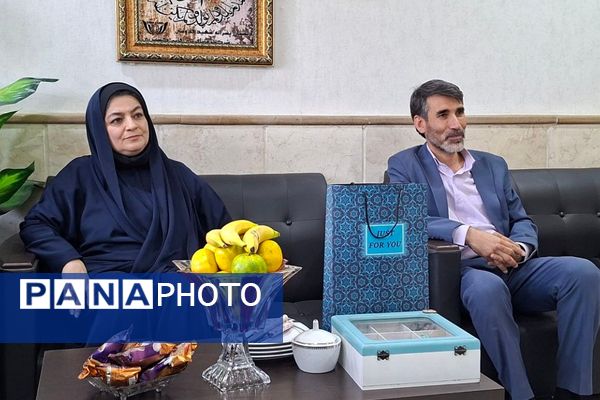 بازدید معاون تربیت بدنی و سلامت اداره کل از اتاق بازی و یادگیری دبستان شاهد شهید قدوسی