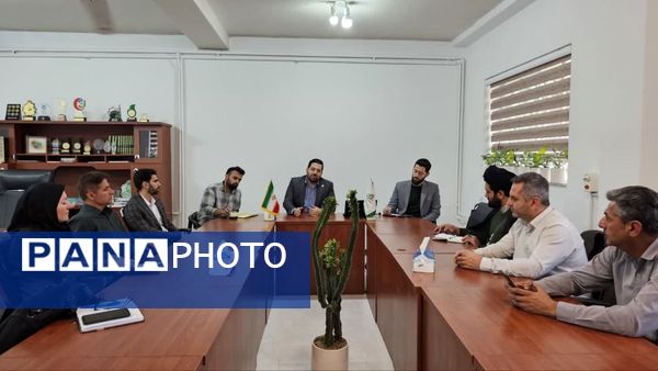 جلسه هماندیشی رئیس سازمان دانشآموزی استان با مدیران مدرسه