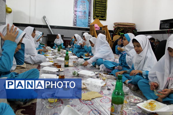 جشن روزه اولی‌ها در دبستان شهید فخرانی شهر درق