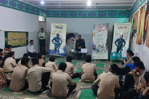 آموزش پیشگیری‌های اجتماعی در دبیرستان پسرانه جزیره بوموسی 