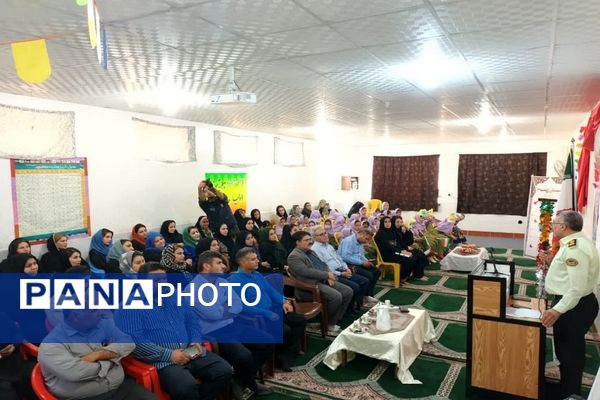 افتتاح اتاق گفت‌وگوی اولیا و مربیان در مدرسه فرهنگیان غزل موسوی‌پور 