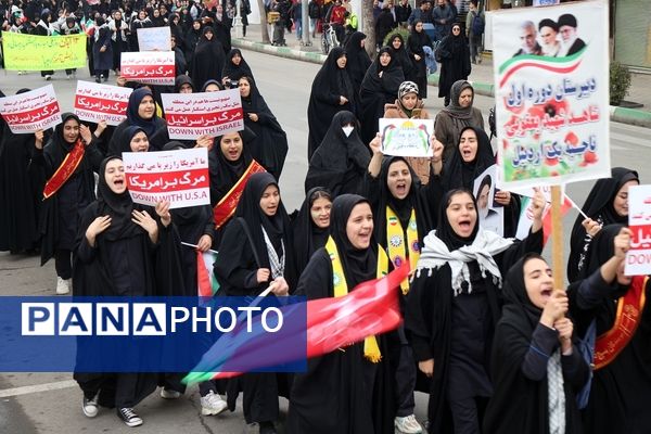 شرکت دانش‌آموزان اردبیلی در راهپیمایی یوم‌الله ۱۳ آبان