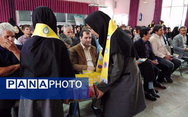انتخابات انجمن اولیاء و مربیان در دبیرستان نمونه اندیشه شهرستان کاشمر