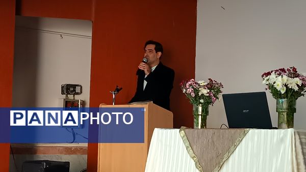 تجلیل از رتبه‌های برتر کنکور سراسری دبیرستان شهید سلطانی ۴ 