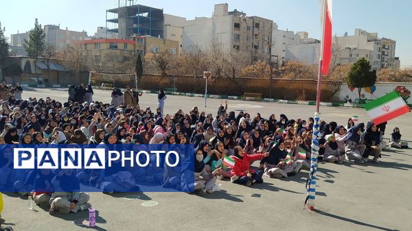جشن اعیاد شعبانیه همزمان با دهه فجر در دبستان پنجم مهر ناحیه ۷ مشهد