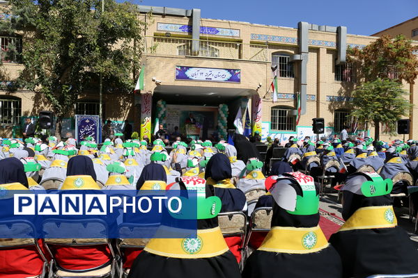 جشن عاطفه‌ها در دبیرستان ۱۳ آبان تبریز