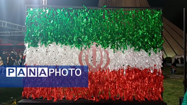 شکوه سوگ در میدان آزادی