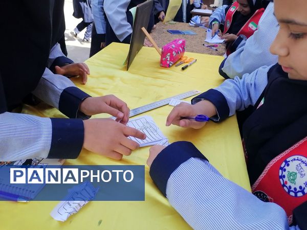 مراسم انتخابات شورای دانش آموزی در دبیرستان ناهید نخودی 