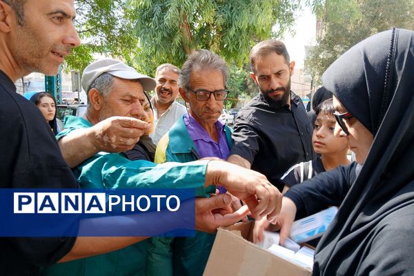 برپایی موکب های مختلف در مسیر پیاده روی اربعین در ناحیه دو شهرری 