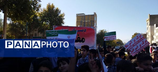 روز ۱۳ آبان: درخششی دیگر در تاریخ شهرستان سلسله با راهپیمایی دانش‌آموزان و مردم