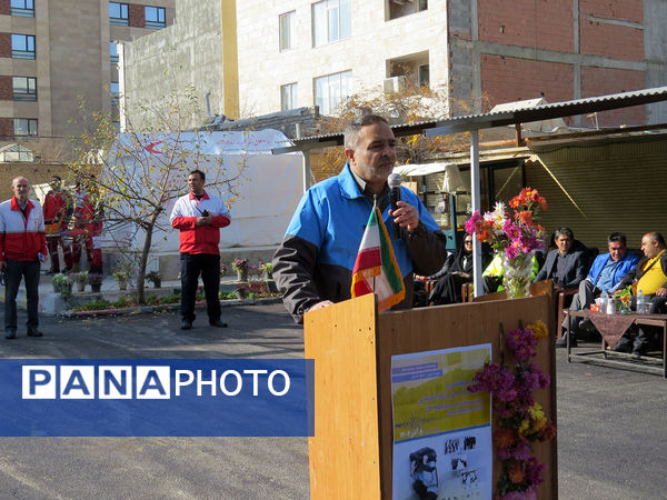 برگزاری مانور زلزله در هنرستان محمودیه شهرستان بجنورد 