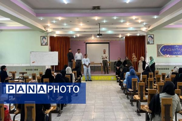 برگزاری جلسه انجمن اولیا و مربیان در آموزشگاه آریو مصلی نژاد ناحیه دو شهرری 