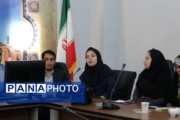 نشست هم‌اندیشی مشاوران جوان استاندار کرمان با گروهی از جوانان شهرستان بم 