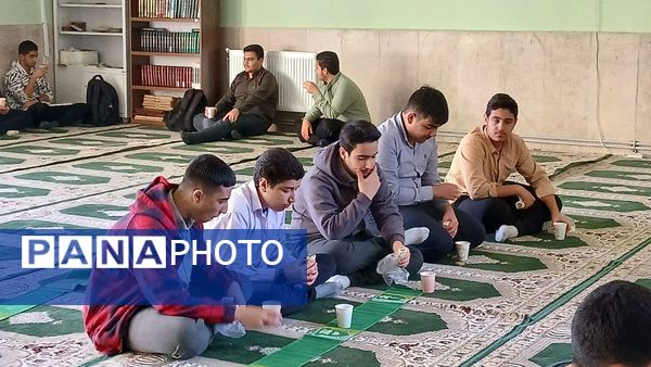 مراسم زیارت پرفیض عاشورا در دبیرستان نمونه دولتی معلم ساوجبلاغ