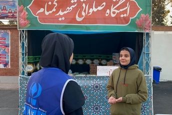 پرچم‌های وفا به یاد امام حسین(ع) و حضرت عباس(ع) به اهتزاز درآمد