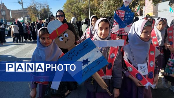 راهپیمایی 13 آبان با حضور حداکثری دانش آموزان در شهرستان نیشابور 