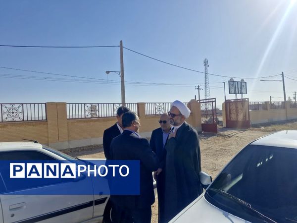 آیین کلنگ زنی پروژه آموزشی ۹ کلاسه هوشمند خیری روستای بهادران مهریز
