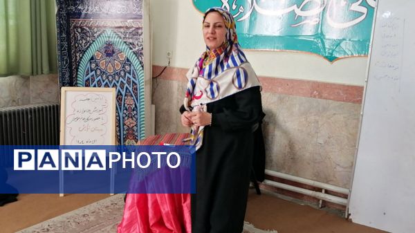 اولین جلسه آموزش خانواده در دبستان نیایش با حضور خانم موسوی