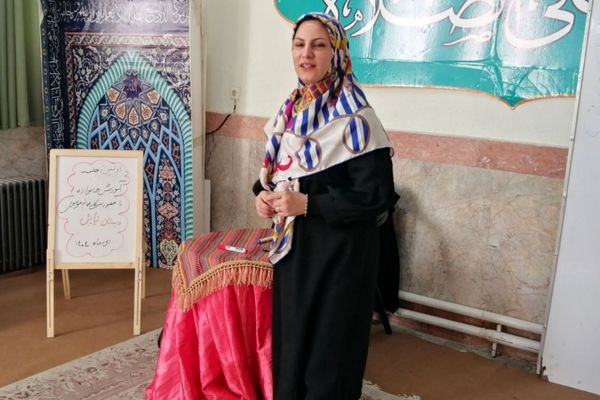 اولین جلسه آموزش خانواده در دبستان نیایش با حضور خانم موسوی