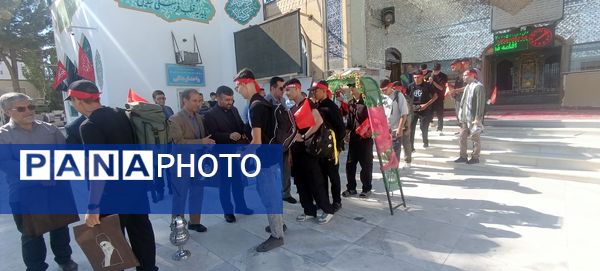 بدرقه دانش‌آموزان اعزامی به پیاده‌روی اربعین 
