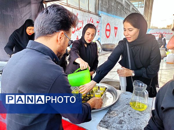 پذیرایی جانانه موکب های کاشمر از عزاداران حسینی