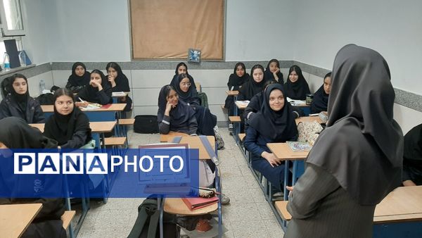 اولین جلسه هدایت تحصیلی در دبیرستان دخترانه کوثر فرهنگیان