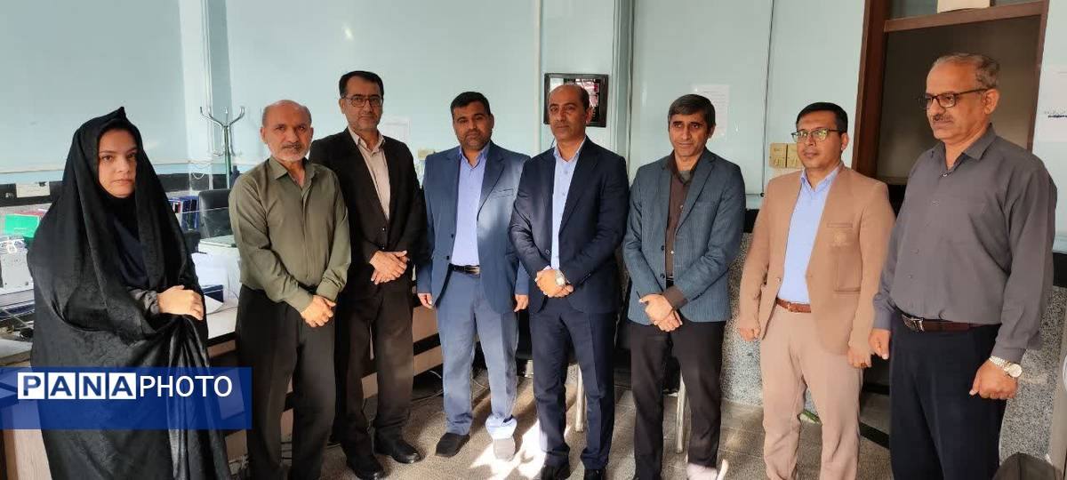 بازدید فرماندار دشتی از بخش‌های مختلف مدیریت آموزش و پرورش شهرستان دشتی