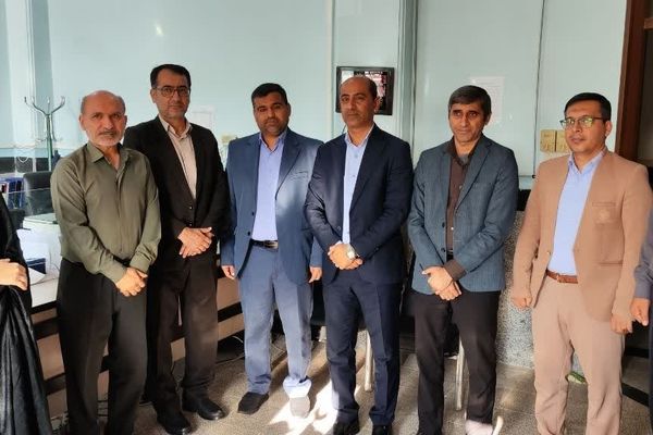 بازدید فرماندار دشتی از بخش‌های مختلف مدیریت آموزش و پرورش شهرستان دشتی